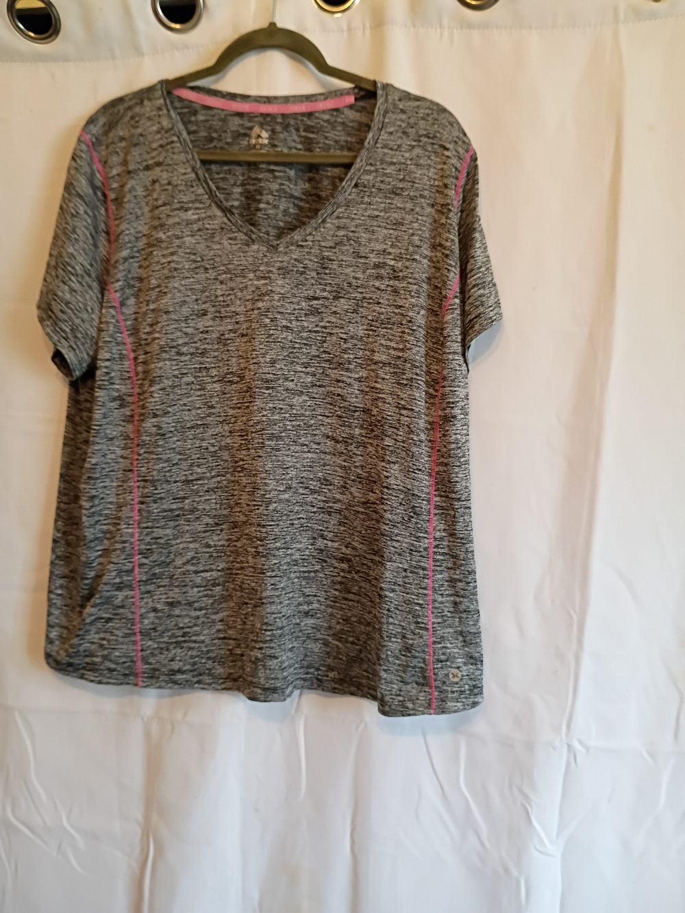 Women’s RBX Grey Heather V-Neck Active Top with Pink Trim Size 3x.